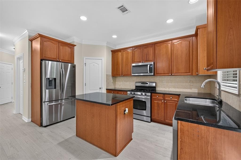 3 bedroom, 3 bathroom, 2,018 sq ft townhouse for sale at 2294 Meadow's End, Duluth, GA 30097 — photo 9
