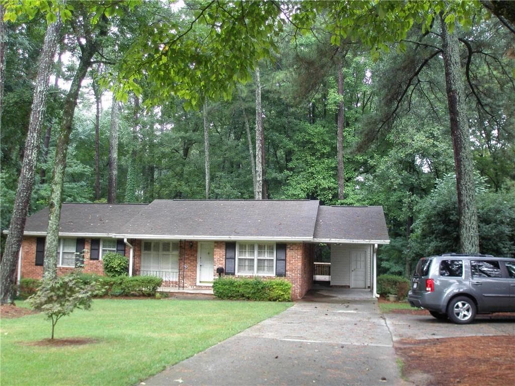 2 bedroom, 2 bathroom, 1,252 sq ft single family residence under contract at 3962 Chamblee Dunwoody Road, Atlanta, GA 30341
