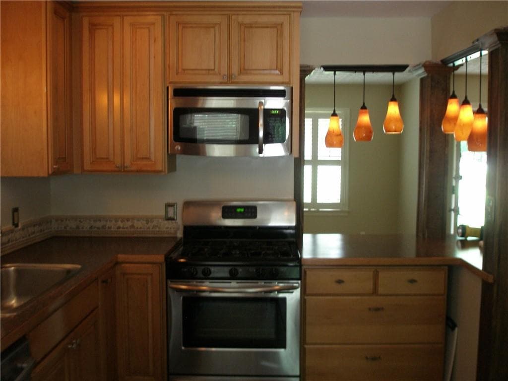 2 bedroom, 2 bathroom, 1,252 sq ft single family residence under contract at 3962 Chamblee Dunwoody Road, Atlanta, GA 30341 — photo 3