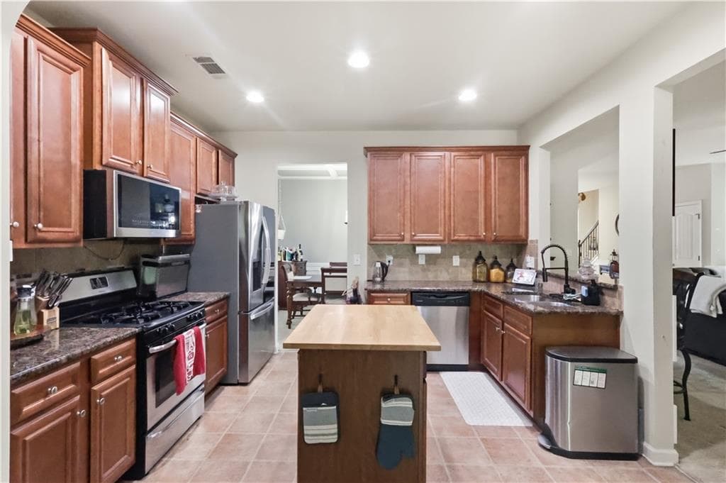 5 bedroom, 3 bathroom, 2,640 sq ft single family residence for sale at 7617 Bowhead Court, Fairburn, GA 30213 — photo 8