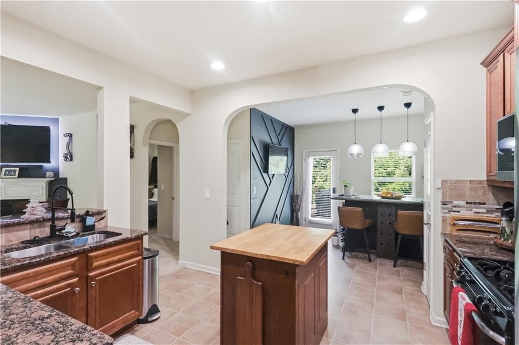5 bedroom, 3 bathroom, 2,640 sq ft single family residence for sale at 7617 Bowhead Court, Fairburn, GA 30213 — photo 9