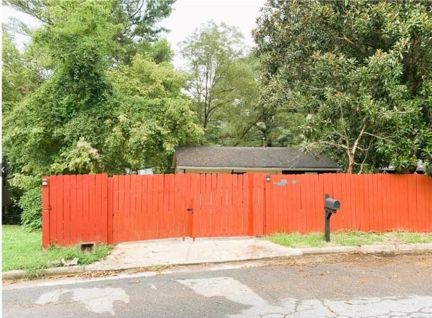 4 bedroom, 1 bathroom, 834 sq ft single family residence for sale at 1551 Ferno Drive, Atlanta, GA 30318 — photo 2