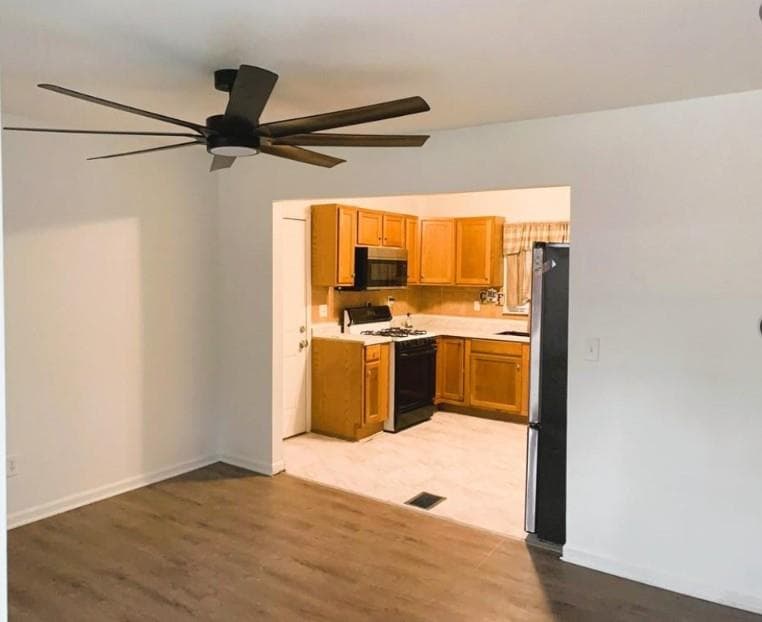 4 bedroom, 1 bathroom, 834 sq ft single family residence for sale at 1551 Ferno Drive, Atlanta, GA 30318 — photo 4