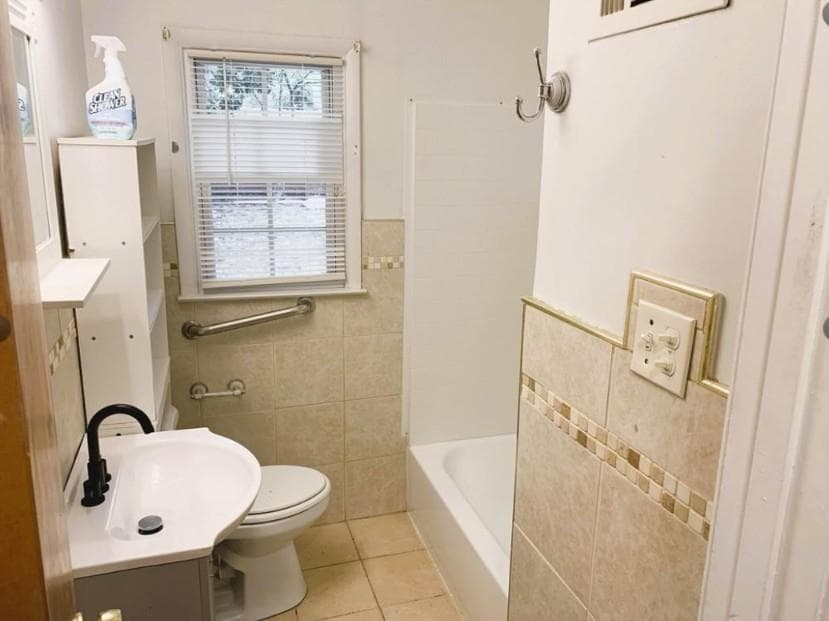 4 bedroom, 1 bathroom, 834 sq ft single family residence for sale at 1551 Ferno Drive, Atlanta, GA 30318 — photo 8