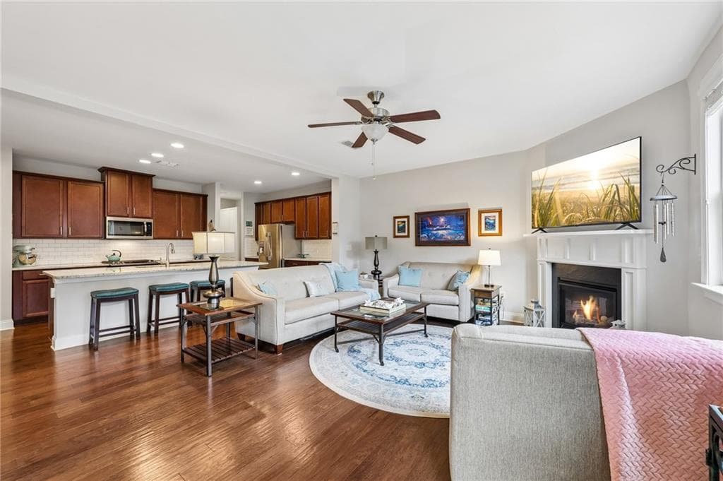 4 bedroom, 4 bathroom, 2,847 sq ft townhouse for sale at 8630 Gladden Lane, Suwanee, GA 30024 — photo 2