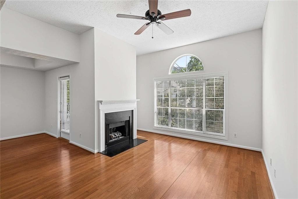 2 bedroom, 2 bathroom, 1,301 sq ft condominium for sale at 1250 Parkwood Circle 2302, Atlanta, GA 30339 — photo 3
