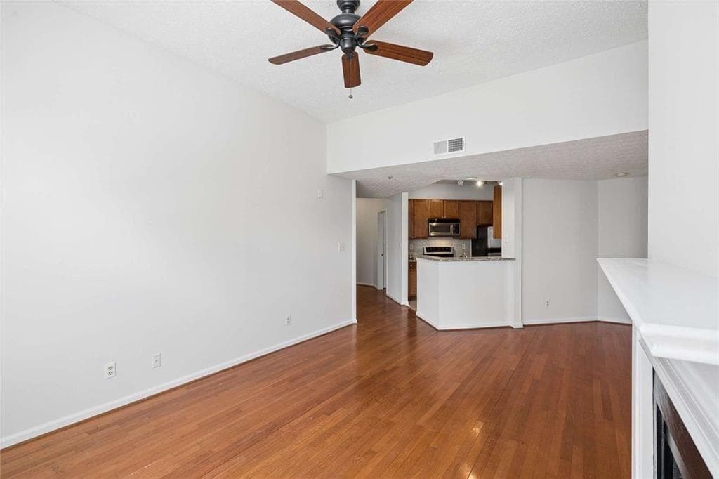 2 bedroom, 2 bathroom, 1,301 sq ft condominium for sale at 1250 Parkwood Circle 2302, Atlanta, GA 30339 — photo 9