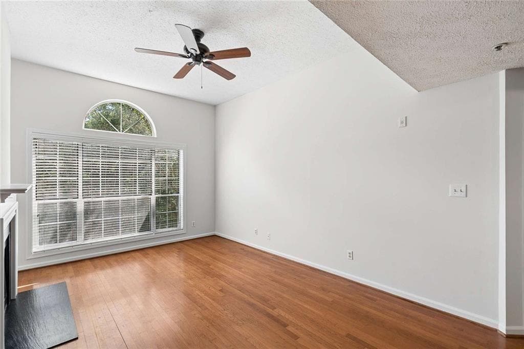 2 bedroom, 2 bathroom, 1,301 sq ft condominium for sale at 1250 Parkwood Circle 2302, Atlanta, GA 30339 — photo 10
