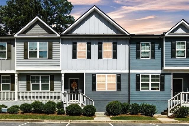 3 bedroom, 3 bathroom, 1,750 sq ft townhouse for sale at 2832 Saratoga Lake View, Decatur, GA 30034