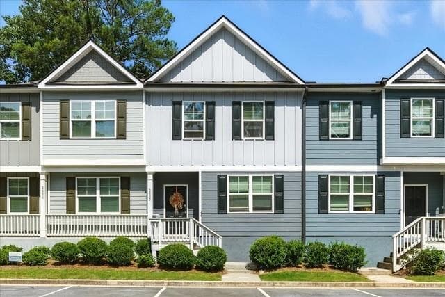3 bedroom, 3 bathroom, 1,750 sq ft townhouse for sale at 2832 Saratoga Lake View, Decatur, GA 30034 — photo 2