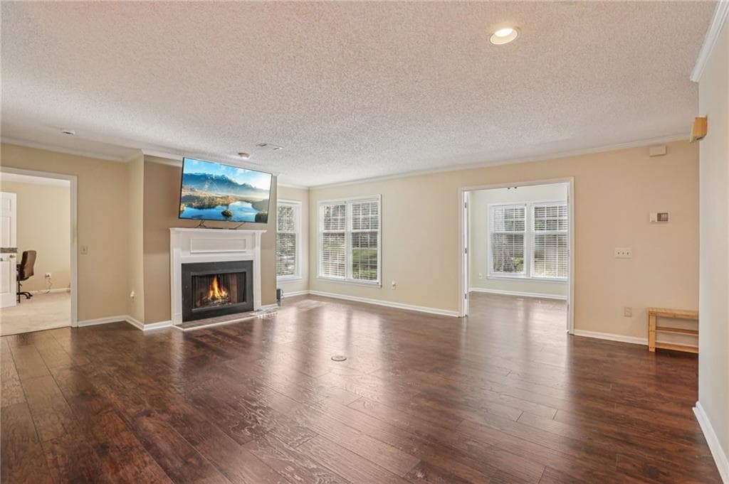 2 bedroom, 2 bathroom, 1,404 sq ft condominium for sale at 208 Bainbridge Drive, Sandy Springs, GA 30327 — photo 2