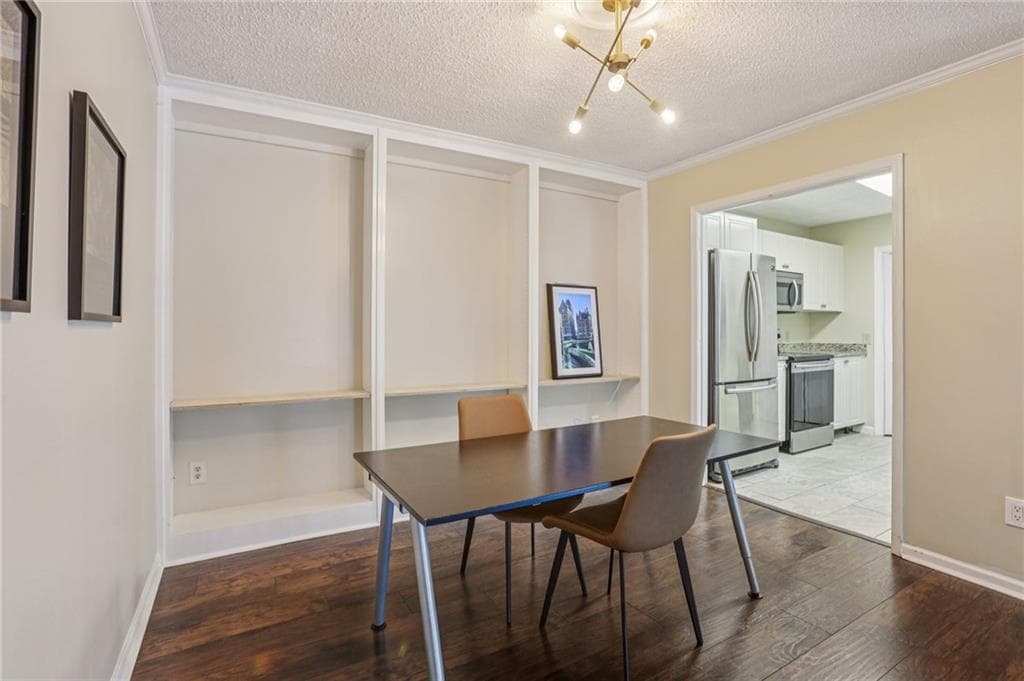 2 bedroom, 2 bathroom, 1,404 sq ft condominium for sale at 208 Bainbridge Drive, Sandy Springs, GA 30327 — photo 5