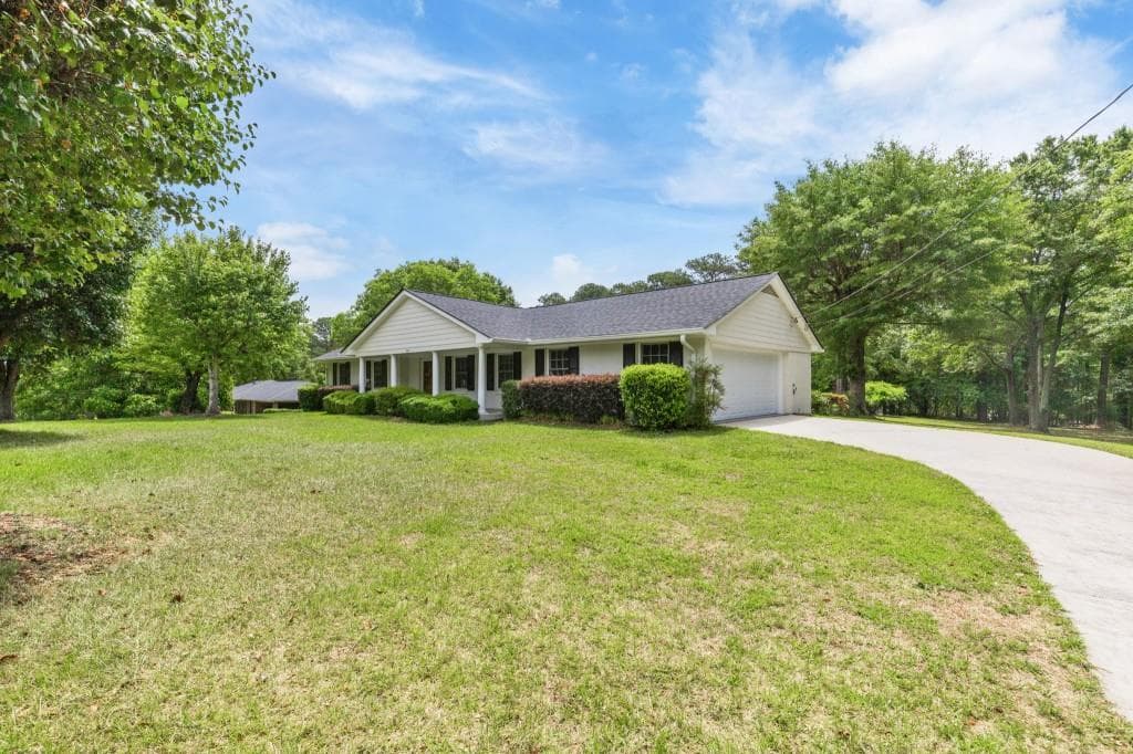 3 bedroom, 2 bathroom, 1,541 sq ft single family residence for sale at 256 Teresa Lane, Loganville, GA 30052 — photo 2