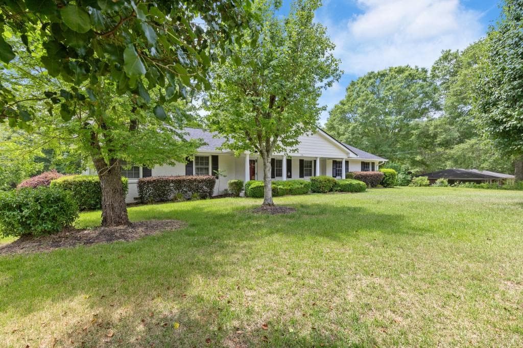 3 bedroom, 2 bathroom, 1,541 sq ft single family residence for sale at 256 Teresa Lane, Loganville, GA 30052 — photo 4