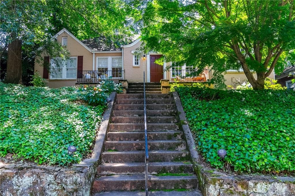 2 bedroom, 1 bathroom, 1,928 sq ft duplex for rent at 1001 Amsterdam Avenue, Atlanta, GA 30306 for $3,500 a month — photo 1 of 30