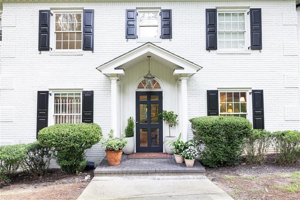 6 bedroom, 6 bathroom, 5,806 sq ft single family residence for sale at 1135 Peachtree Battle Avenue, Atlanta, GA 30327 — photo 2