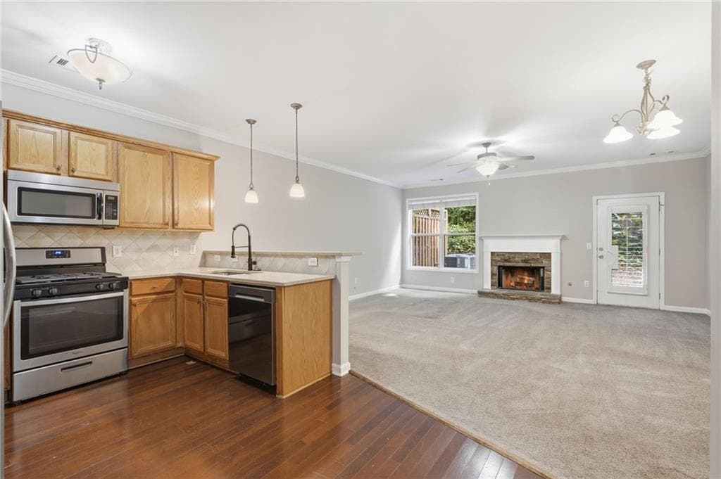 3 bedroom, 4 bathroom, 2,083 sq ft townhouse under contract at 958 Firethorne Pass, Cumming, GA 30040 — photo 5