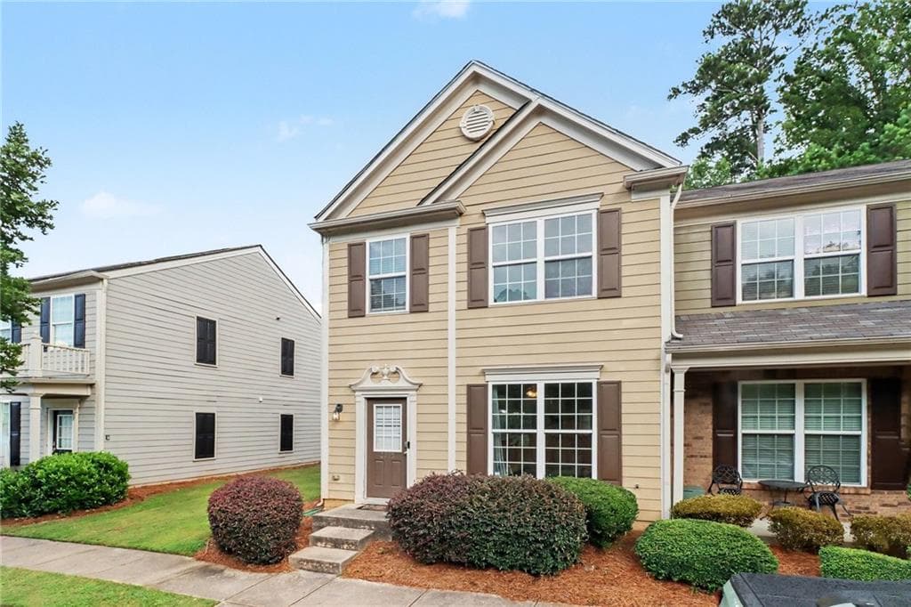 3 bedroom, 3 bathroom, 1,470 sq ft townhouse for sale at 2795 Deerwood Lane, Atlanta, GA 30331 — photo 2