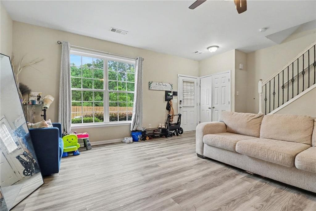 3 bedroom, 3 bathroom, 1,470 sq ft townhouse for sale at 2795 Deerwood Lane, Atlanta, GA 30331 — photo 3
