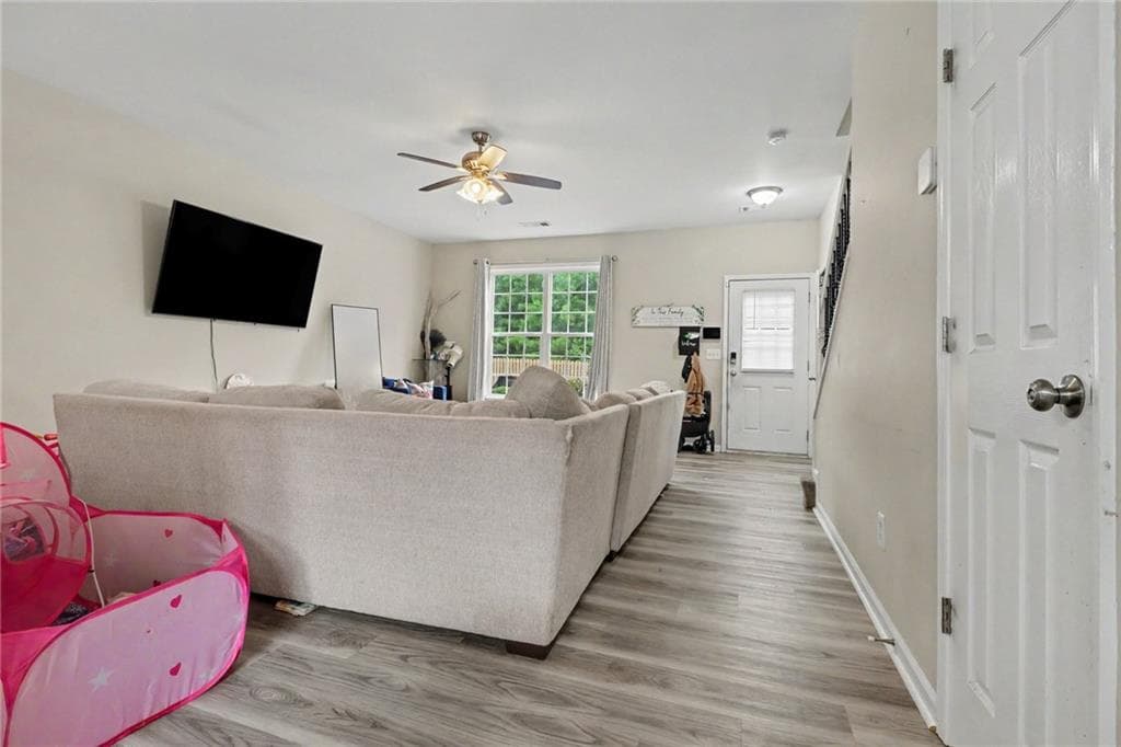 3 bedroom, 3 bathroom, 1,470 sq ft townhouse for sale at 2795 Deerwood Lane, Atlanta, GA 30331 — photo 4