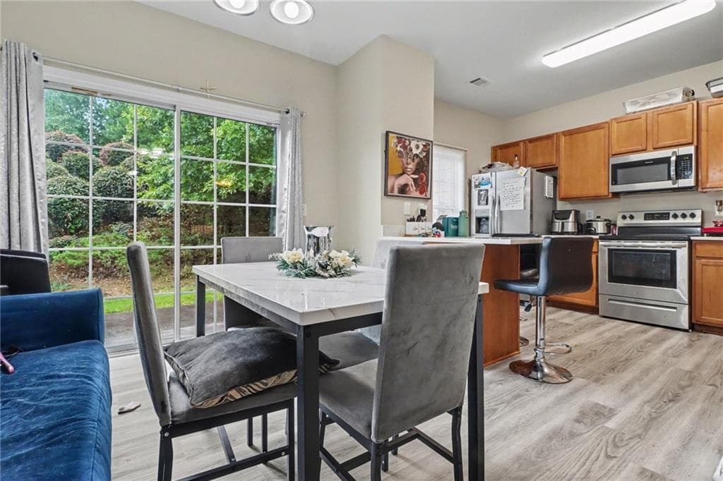 3 bedroom, 3 bathroom, 1,470 sq ft townhouse for sale at 2795 Deerwood Lane, Atlanta, GA 30331 — photo 6