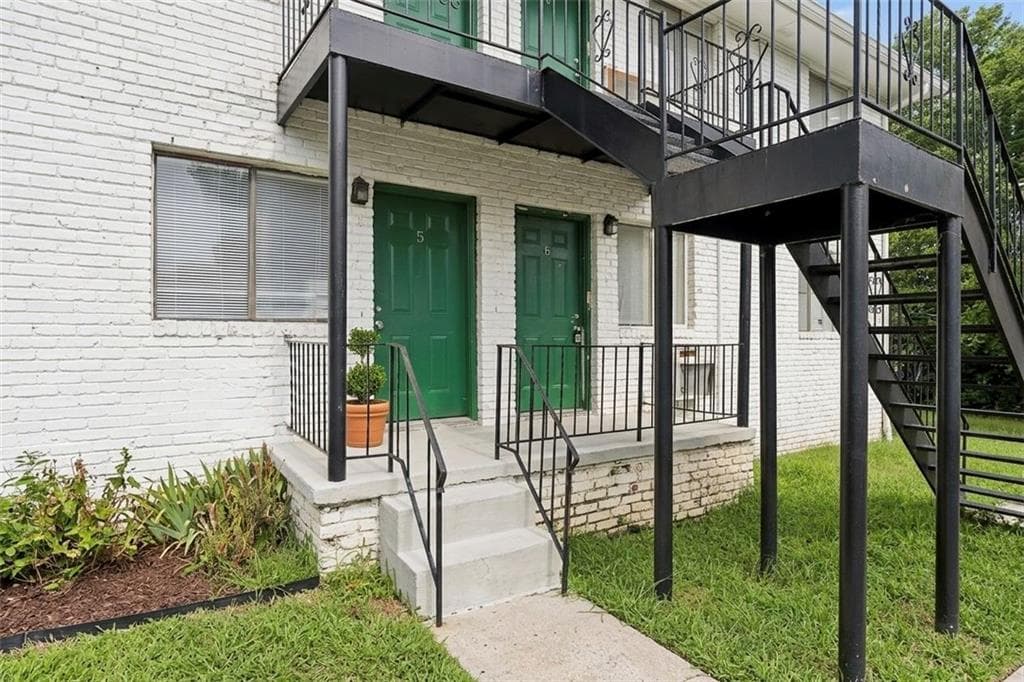 2 bedroom, 1 bathroom, 700 sq ft apartment for rent at 696 Hill Street 1, Forest Park, GA 30297 for $1,175 a month