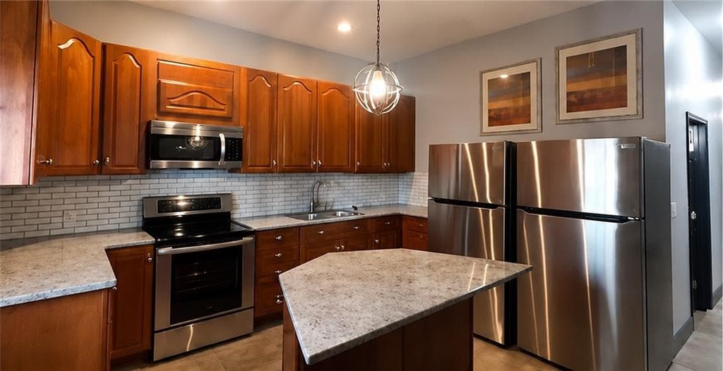 7 bedroom, 5 bathroom, 2,800 sq ft single family residence under contract at 829 Beckwith Street, Atlanta, GA 30314 — photo 2