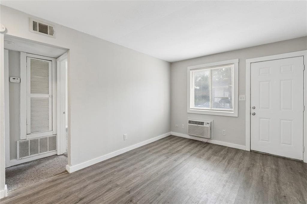 2 bedroom, 1 bathroom, 700 sq ft apartment for rent at 696 Hill Street 6, Forest Park, GA 30297 for $1,125 a month — photo 3