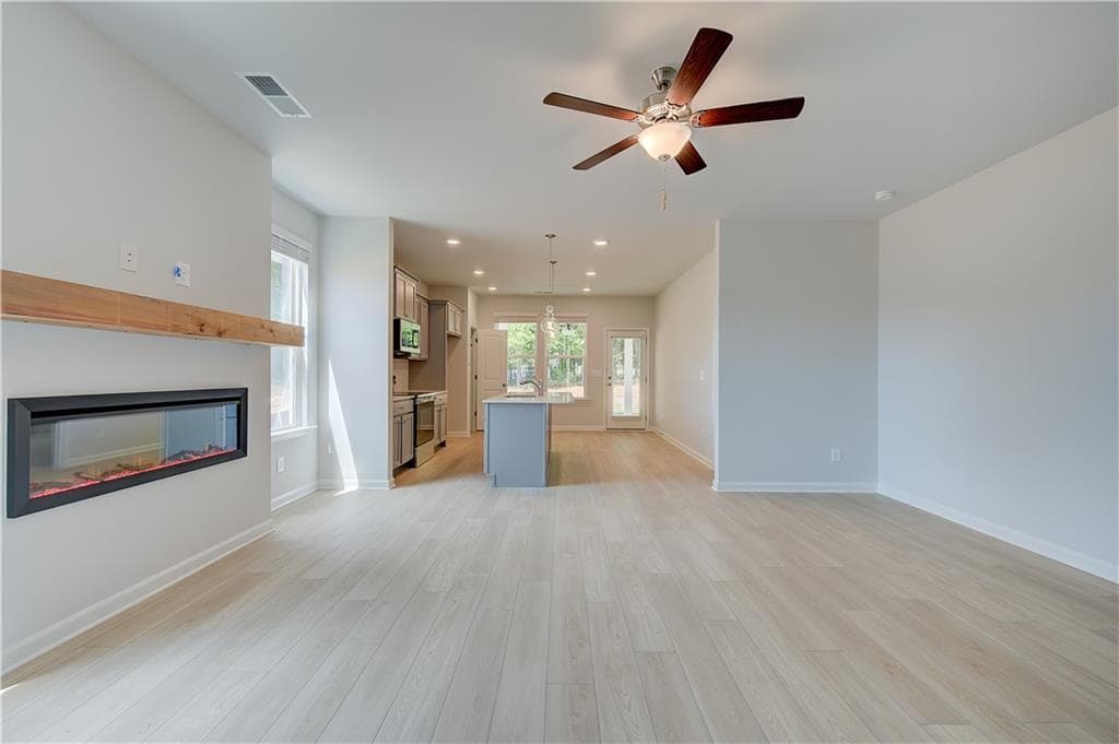 4 bedroom, 4 bathroom, 2,400 sq ft single family residence under contract at 149 Geranium Lane, Covington, GA 30016 — photo 4