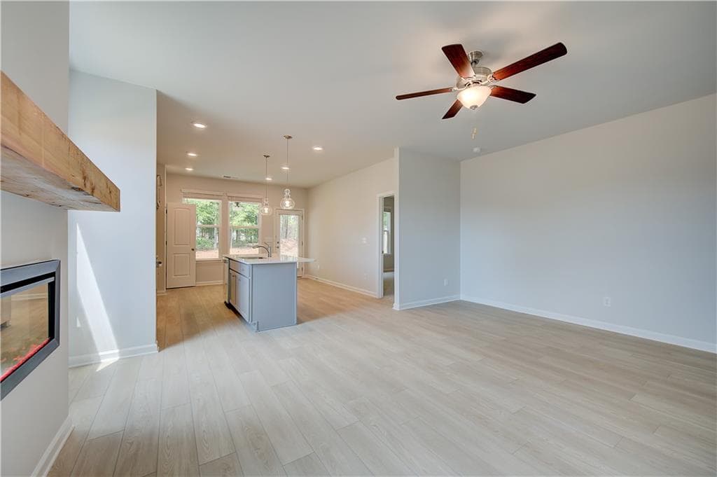 4 bedroom, 4 bathroom, 2,400 sq ft single family residence under contract at 149 Geranium Lane, Covington, GA 30016 — photo 6