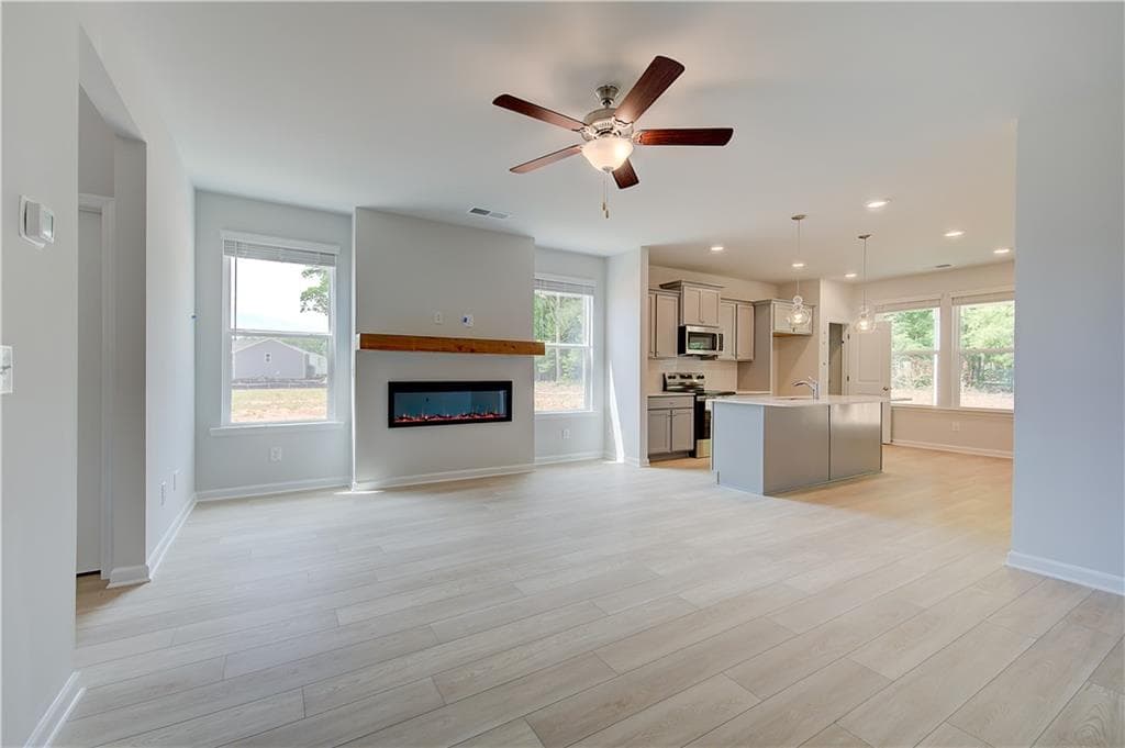 4 bedroom, 4 bathroom, 2,400 sq ft single family residence under contract at 149 Geranium Lane, Covington, GA 30016 — photo 7