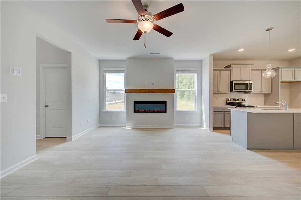 4 bedroom, 4 bathroom, 2,400 sq ft single family residence under contract at 149 Geranium Lane, Covington, GA 30016 — photo 8