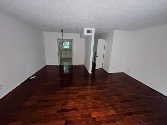 2 bedroom, 2 bathroom, 1,100 sq ft condominium under contract at 6700 Roswell Road 33E, Sandy Springs, GA 30328 — photo 3