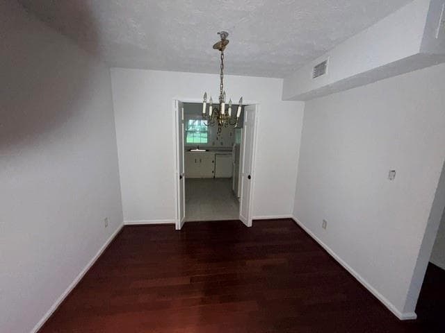 2 bedroom, 2 bathroom, 1,100 sq ft condominium under contract at 6700 Roswell Road 33E, Sandy Springs, GA 30328 — photo 4