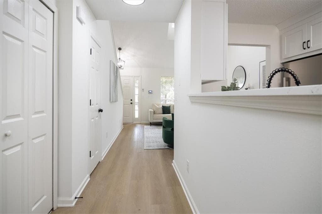 3 bedroom, 3 bathroom, 1,394 sq ft single family residence for sale at 4033 Ravenwood Court, Union City, GA 30291 — photo 8