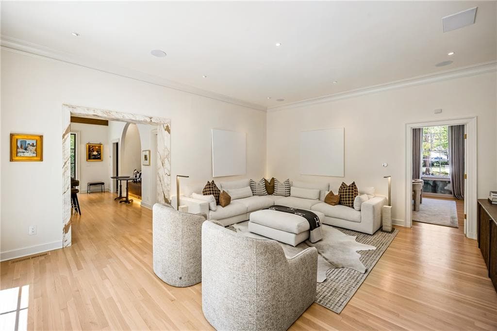 6 bedroom, 7 bathroom, 7,139 sq ft single family residence under contract at 3216 Glen Arden Drive, Atlanta, GA 30305 — photo 8