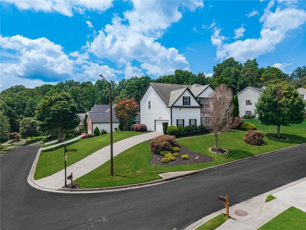 5 bedroom, 3 bathroom, 3,231 sq ft single family residence for sale at 201 Overlook Court, Canton, GA 30115 — photo 2