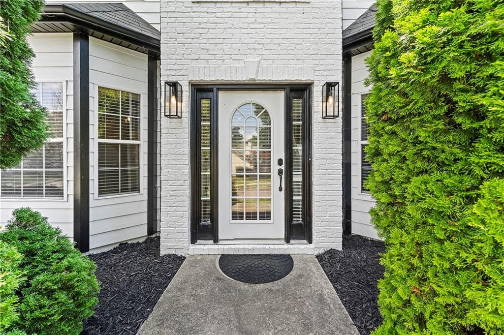 5 bedroom, 3 bathroom, 3,231 sq ft single family residence for sale at 201 Overlook Court, Canton, GA 30115 — photo 3