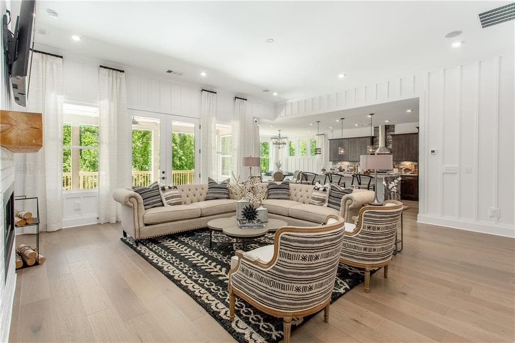 3 bedroom, 3 bathroom, 2,600 sq ft single family residence for sale at 611 Salton Way, Hoschton, GA 30548 — photo 5
