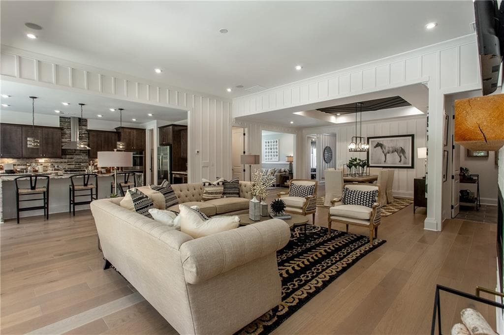 3 bedroom, 3 bathroom, 2,600 sq ft single family residence for sale at 611 Salton Way, Hoschton, GA 30548 — photo 8