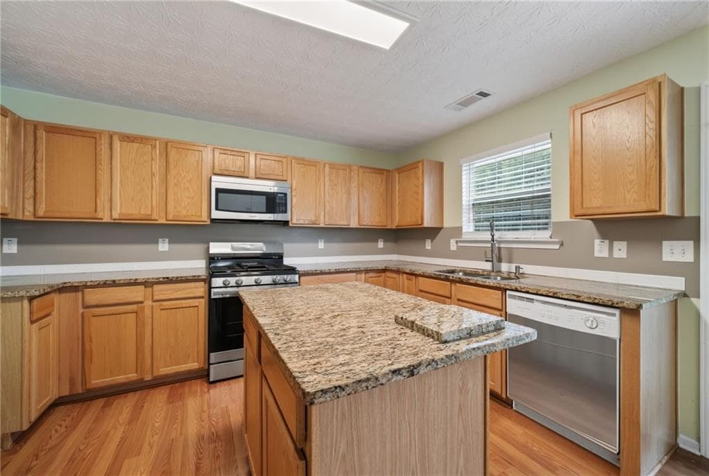 5 bedroom, 3 bathroom, 2,740 sq ft single family residence for sale at 769 Roxholly Lane, Buford, GA 30518 — photo 4