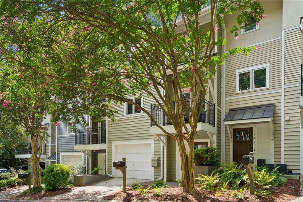 3 bedroom, 3 bathroom, 1,700 sq ft townhouse for sale at 749 Hillpine Terrace, Atlanta, GA 30306 — photo 3
