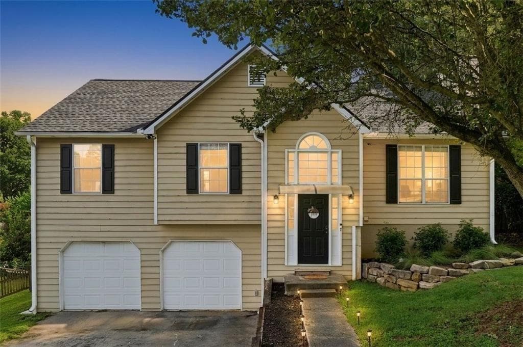 3 bedroom, 2 bathroom, 1,939 sq ft single family residence under contract at 4929 Shallow Ridge Road, Kennesaw, GA 30144 — photo 2