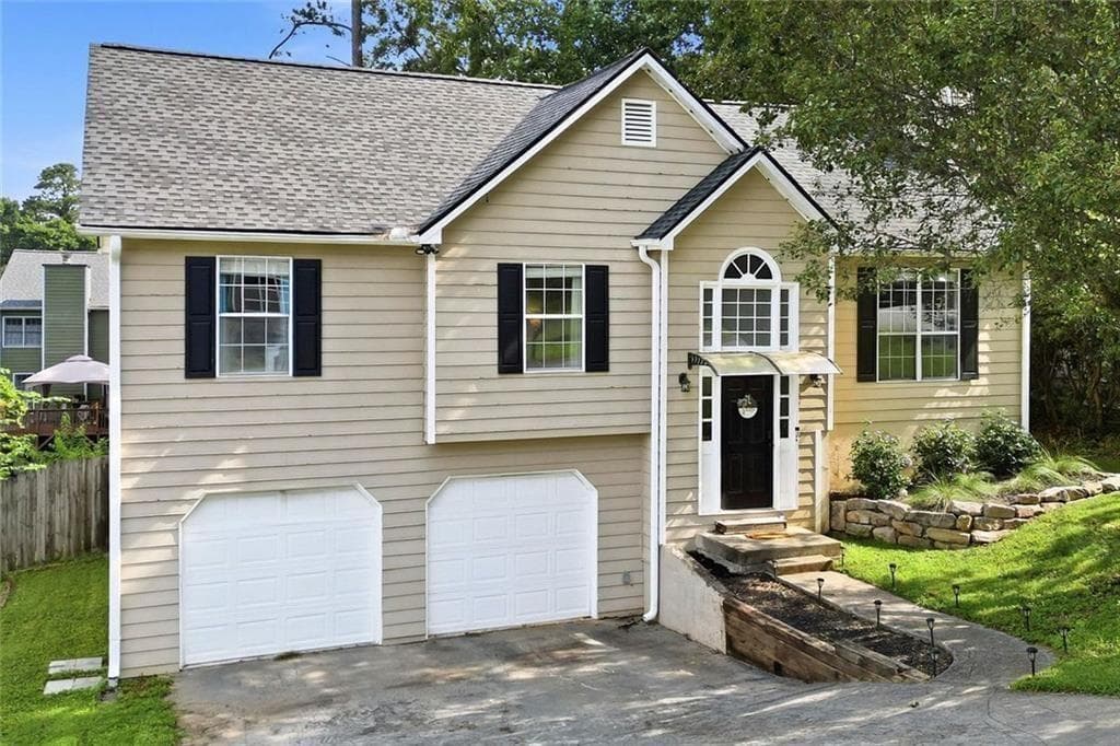 3 bedroom, 2 bathroom, 1,939 sq ft single family residence under contract at 4929 Shallow Ridge Road, Kennesaw, GA 30144 — photo 3