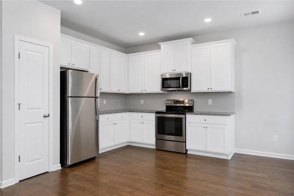 3 bedroom, 3 bathroom, 1,528 sq ft townhouse for rent at 3370 Highbury Way, Lithonia, GA 30038 for $1,995 a month — photo 5