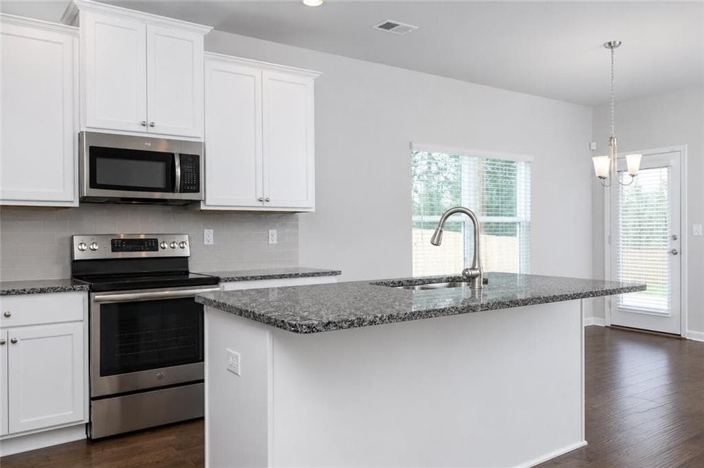 3 bedroom, 3 bathroom, 1,528 sq ft townhouse for rent at 3370 Highbury Way, Lithonia, GA 30038 for $1,995 a month — photo 6