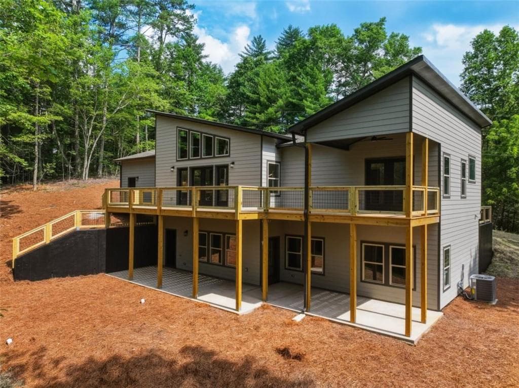 3 bedroom, 3 bathroom, 2,500 sq ft single family residence for sale at 257 Gallery Court, Ellijay, GA 30540 — photo 2