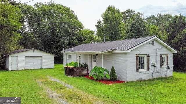 3 bedroom, 1 bathroom, 1,212 sq ft single family residence under contract at 10 Betty K Avenue, Rome, GA 30165