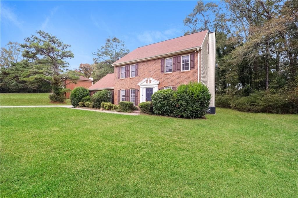 5 bedroom, 3 bathroom, 2,724 sq ft single family residence for sale at 535 Westbridge Drive, Fayetteville, GA 30214 — photo 3