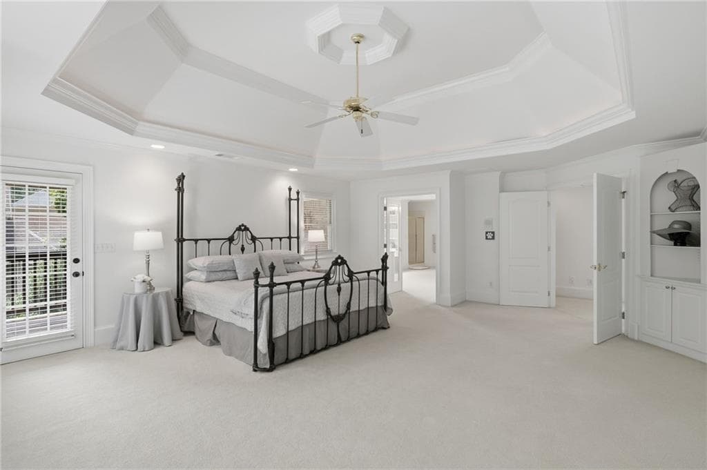 6 bedroom, 5 bathroom, 6,027 sq ft single family residence under contract at 12125 Helleri Hollow, Johns Creek, GA 30005 — photo 5
